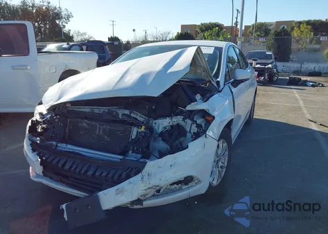 2018 Ford Fusion S z USA, uszkodzony, nr VIN 3FA6P0G72JR167542